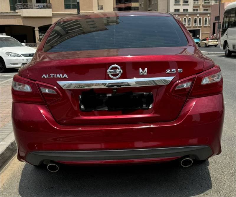 2018 Nissan Altima thumbnail 2