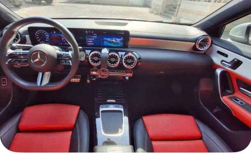 2025 Mercedes-Benz A250 thumbnail 4
