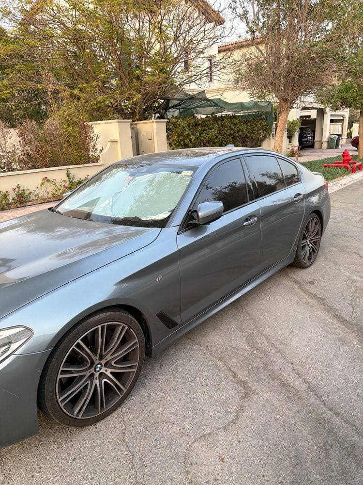 2017 BMW 5 Series Sedan thumbnail 2