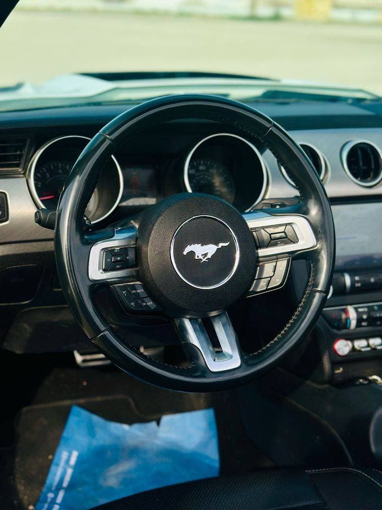 2021 Ford Mustang thumbnail 2