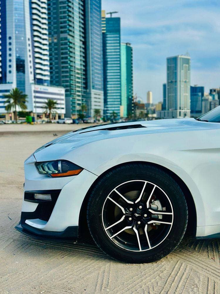 2021 Ford Mustang thumbnail 4