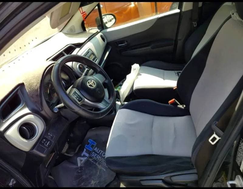 2013 Toyota Yaris Hatchback thumbnail 2