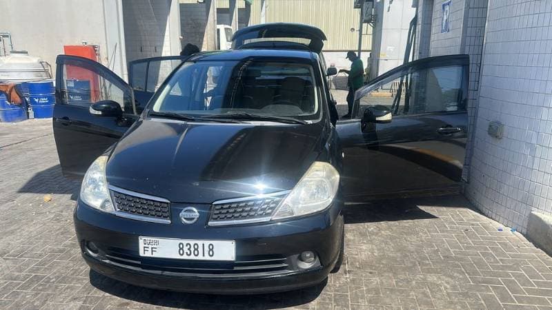 2010 Nissan Tiida thumbnail 3