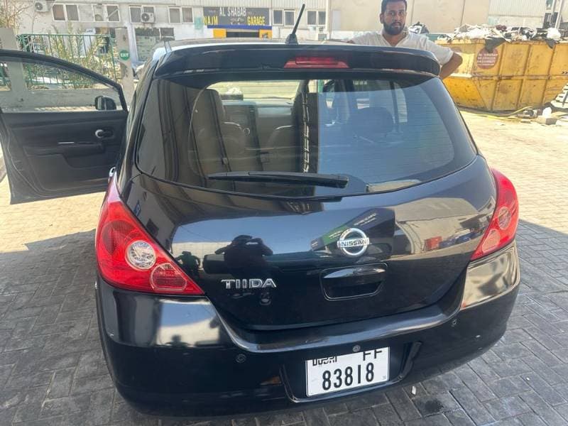 2010 Nissan Tiida thumbnail 2