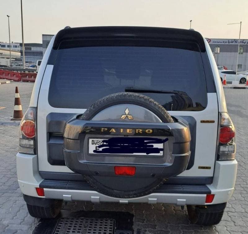 2018 Mitsubishi Pajero thumbnail 2