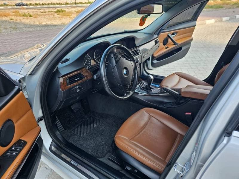 2010 BMW 3 Series Sedan thumbnail 3