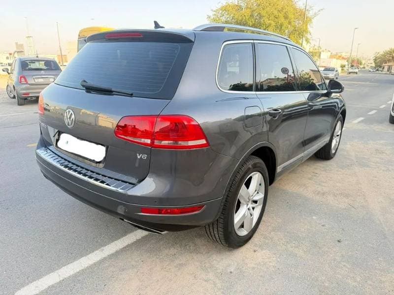 2012 Volkswagen Touareg thumbnail 3