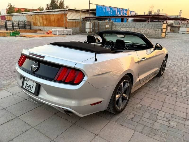 2015 Ford Mustang thumbnail 3