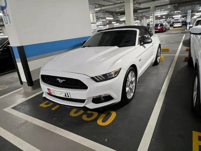 2015 Ford Mustang thumbnail 3