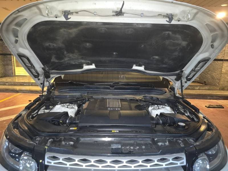 2016 Land Rover Range Rover thumbnail 5