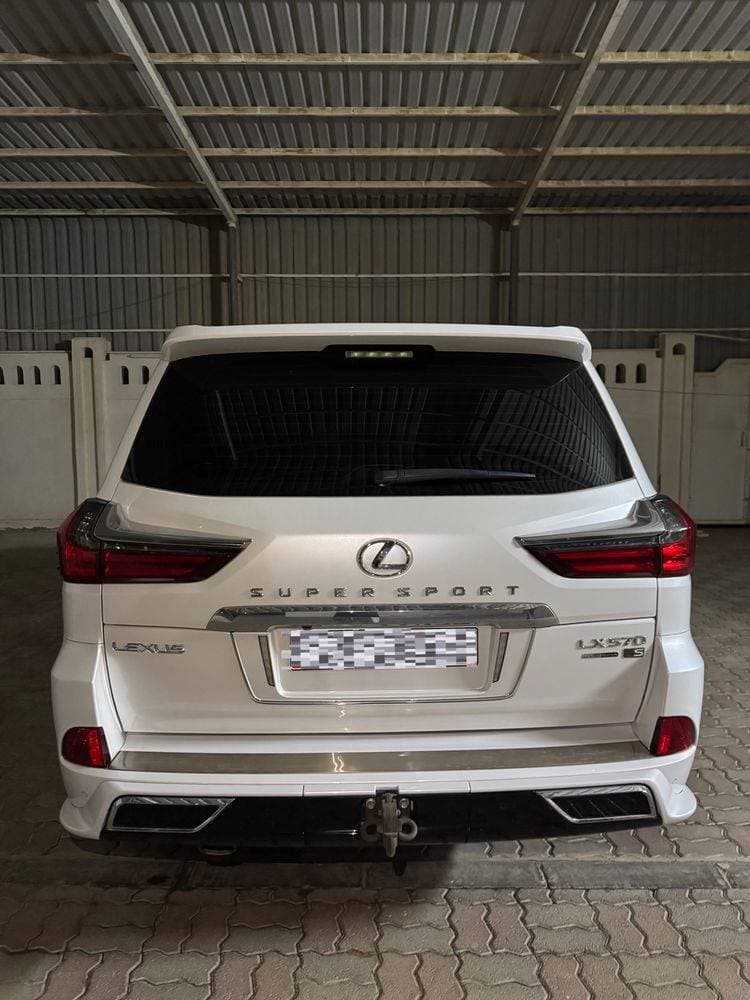 2019 Lexus LX 570 thumbnail 3