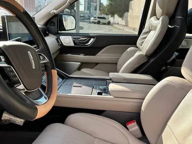 2024 Lincoln Navigator thumbnail 3