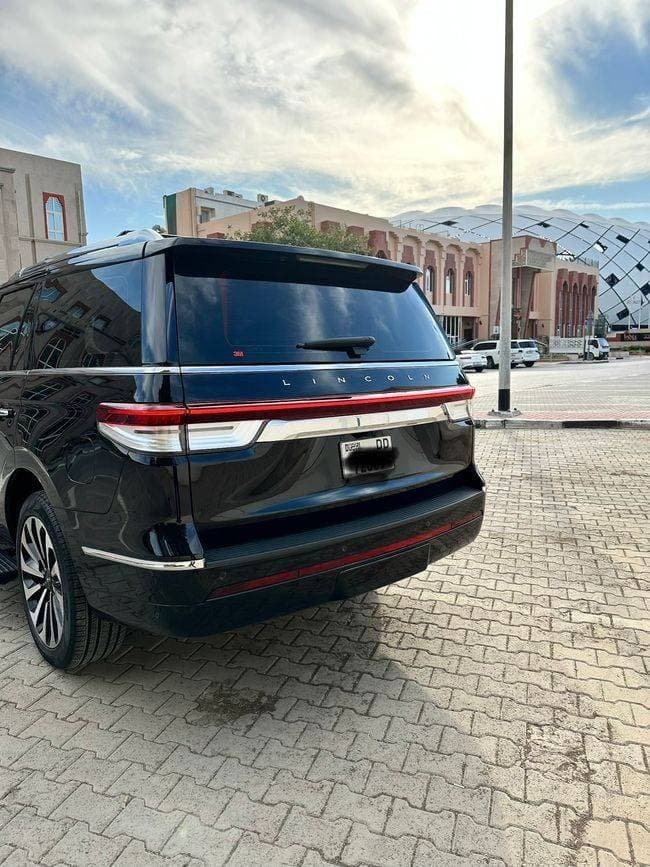 2024 Lincoln Navigator thumbnail 2