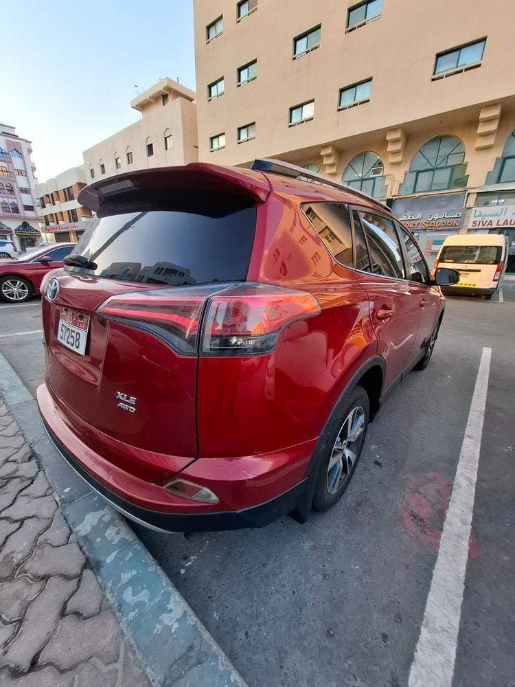 2017 Toyota Rav4 thumbnail 3