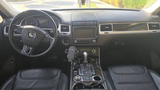 2015 Volkswagen Touareg thumbnail 3