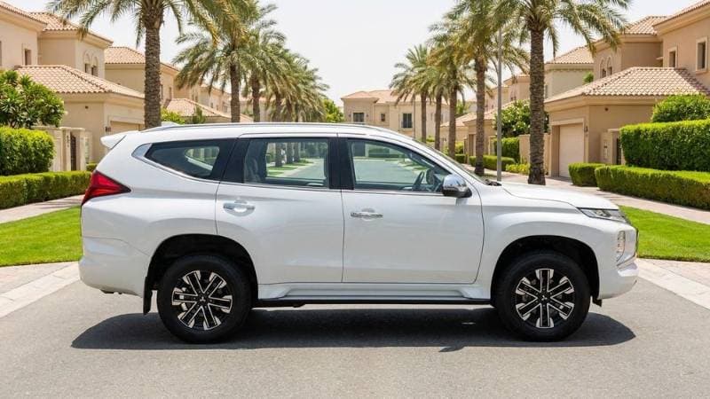 2023 Mitsubishi Montero Sport thumbnail 2