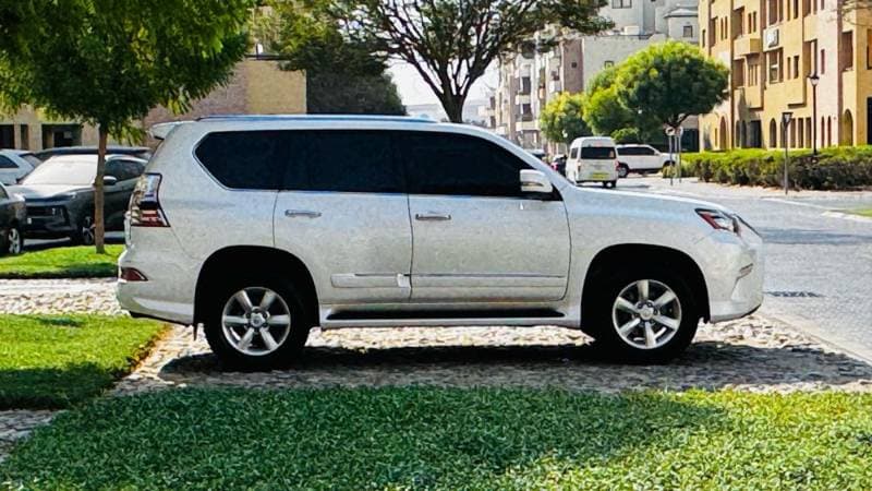 2016 Lexus GX 460 thumbnail 4