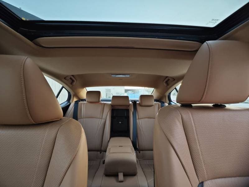 2022 Lexus ES thumbnail 2