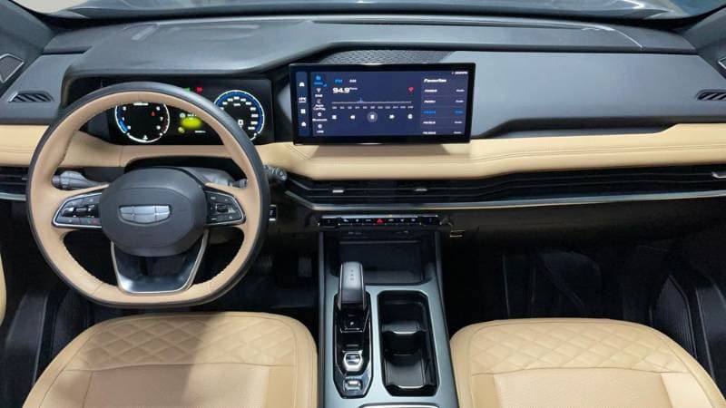 2026 Geely Okavango thumbnail 5