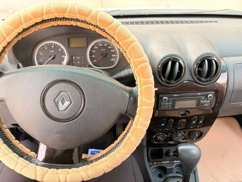 2013 Renault Duster thumbnail 3