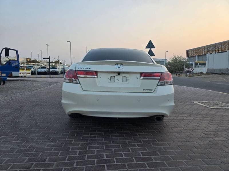 2011 Honda Accord thumbnail 2