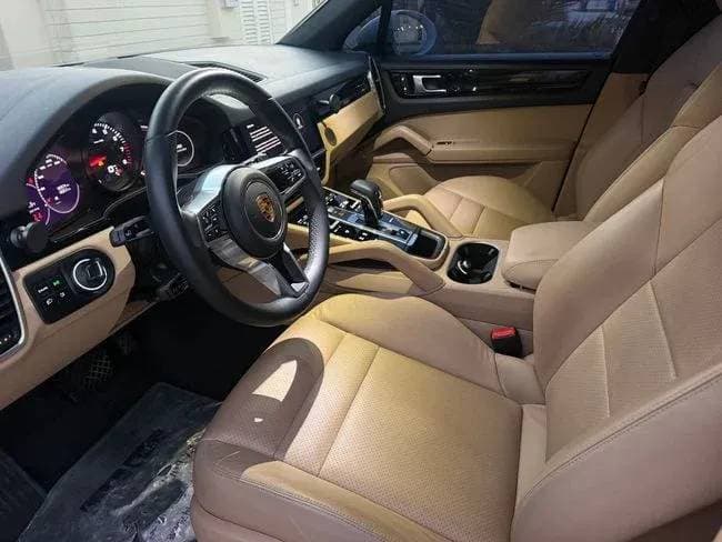 2022 Porsche Cayenne thumbnail 3
