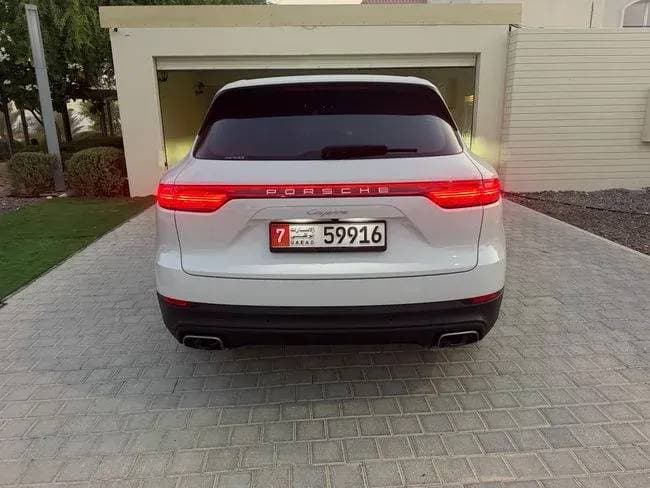 2022 Porsche Cayenne thumbnail 2
