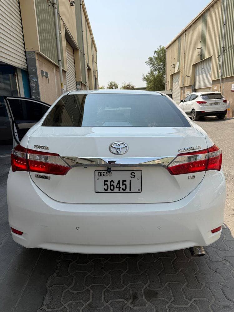 2015 Toyota Corolla thumbnail 2