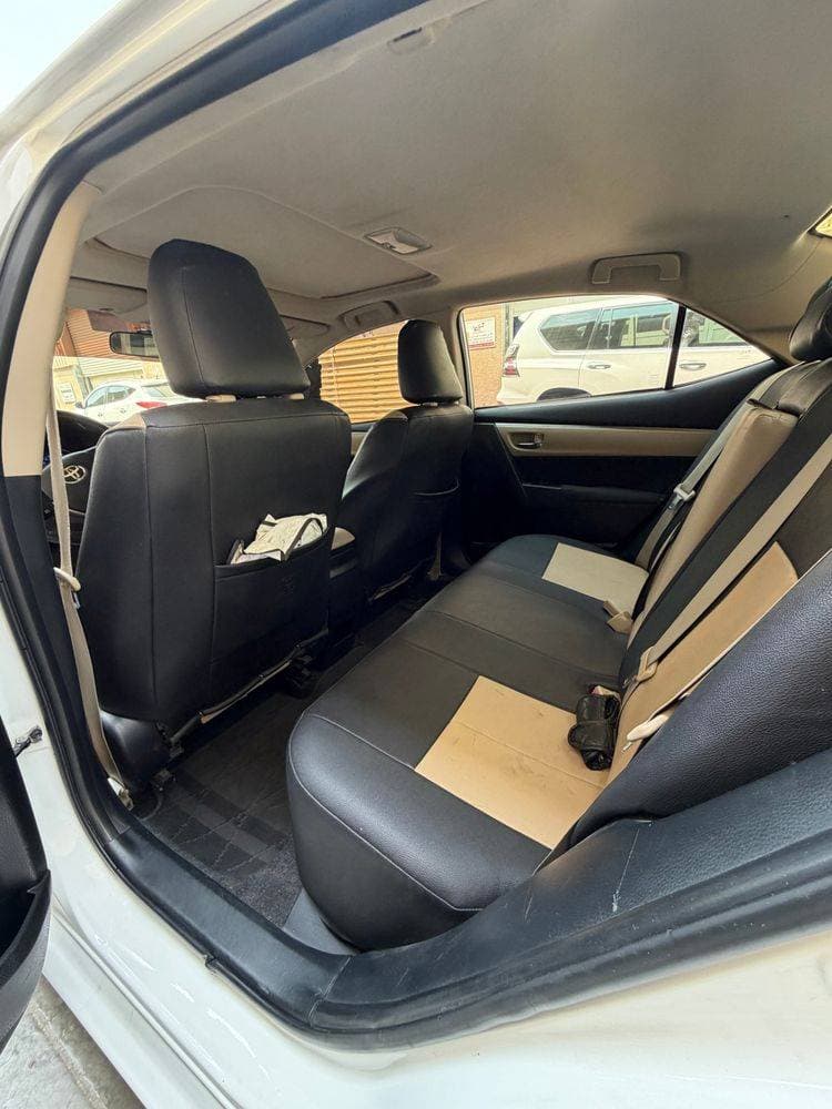 2015 Toyota Corolla thumbnail 3