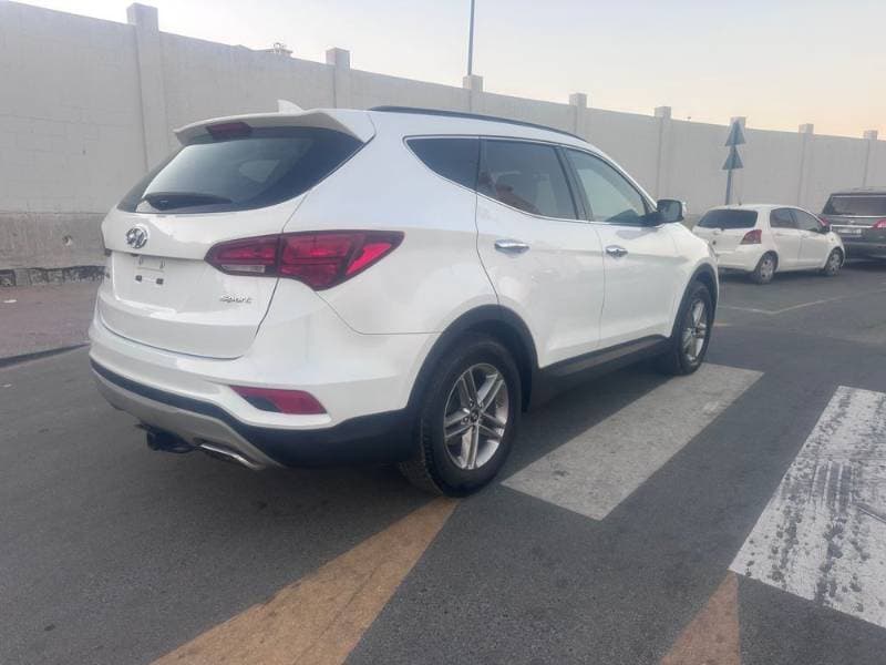 2018 Hyundai Santa Fe thumbnail 4