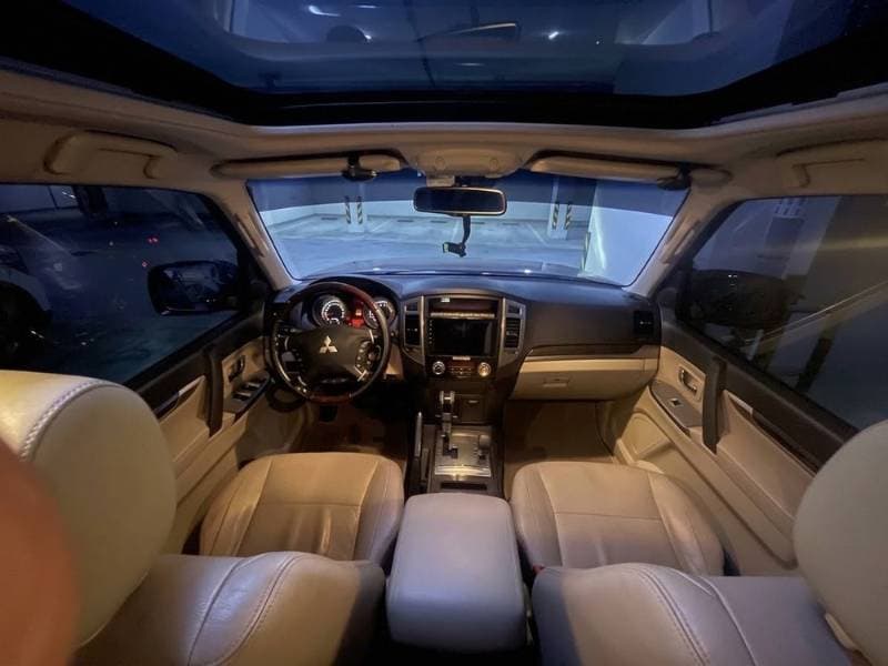 2016 Mitsubishi Pajero thumbnail 3