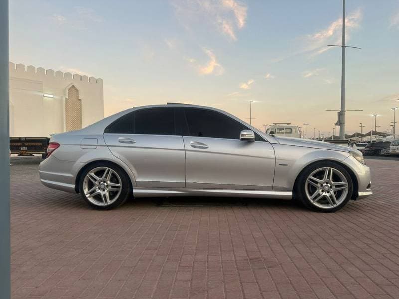 2010 Mercedes-Benz C-Class thumbnail 3