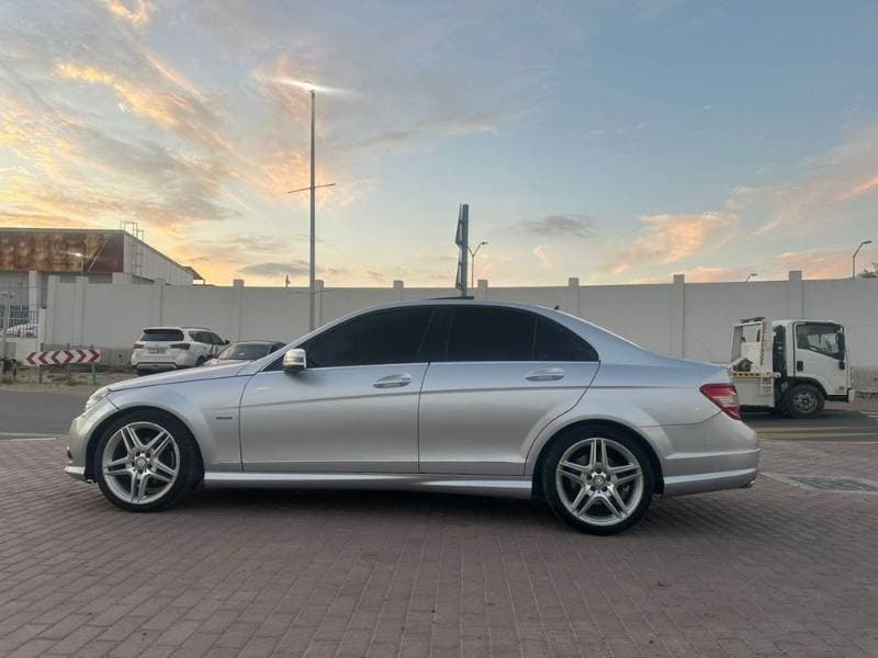 2010 Mercedes-Benz C-Class thumbnail 4