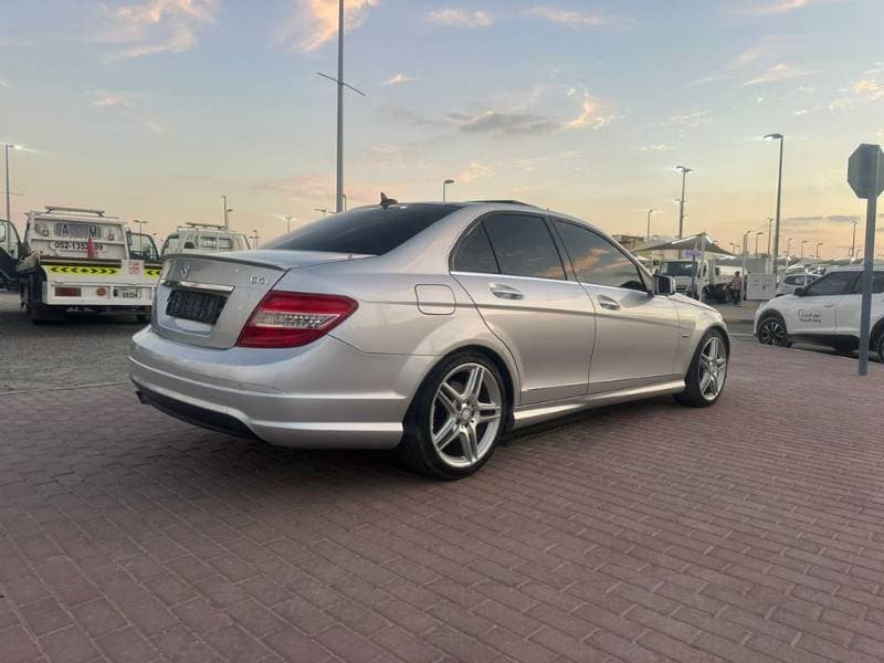 2010 Mercedes-Benz C-Class thumbnail 5