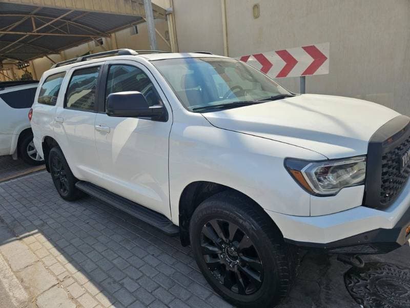 2021 Toyota Sequoia thumbnail 3