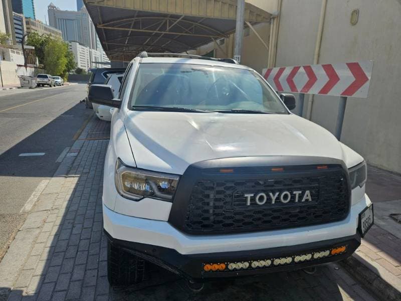 2021 Toyota Sequoia thumbnail 2