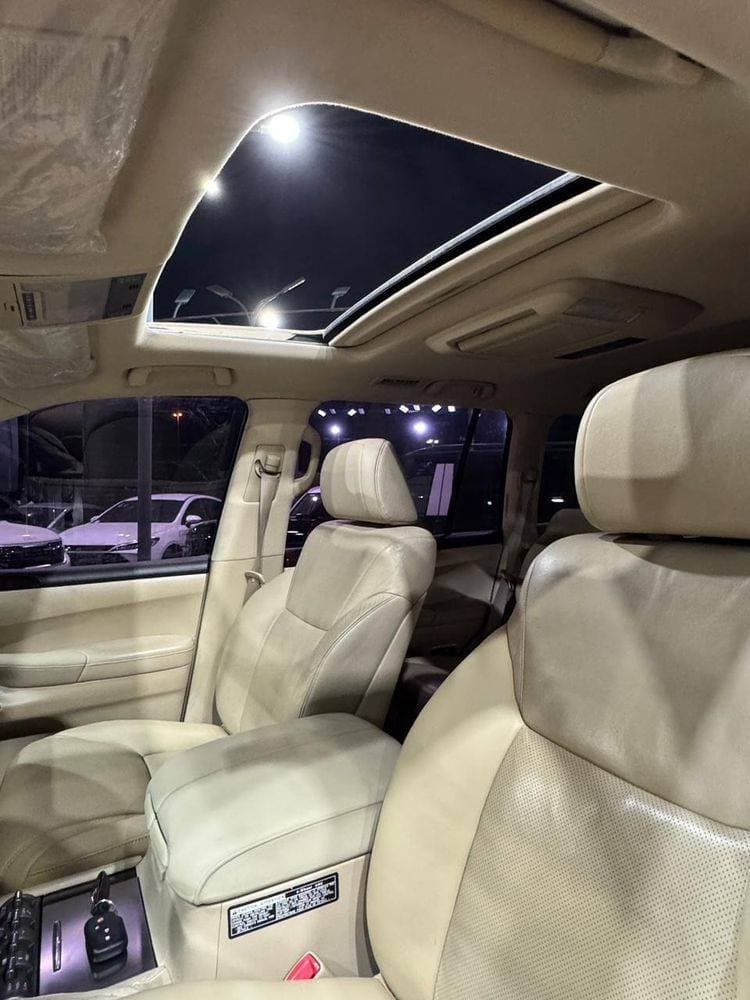 2009 Lexus LX 570 thumbnail 6