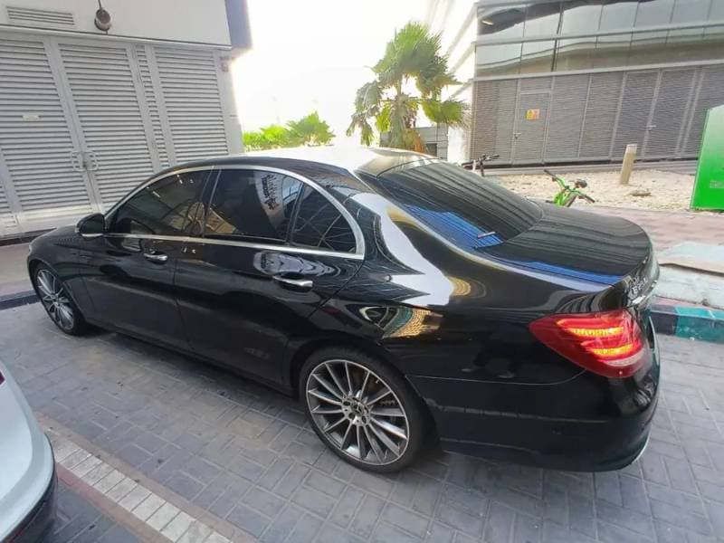 2019 Mercedes-Benz E-Class Saloon thumbnail 4