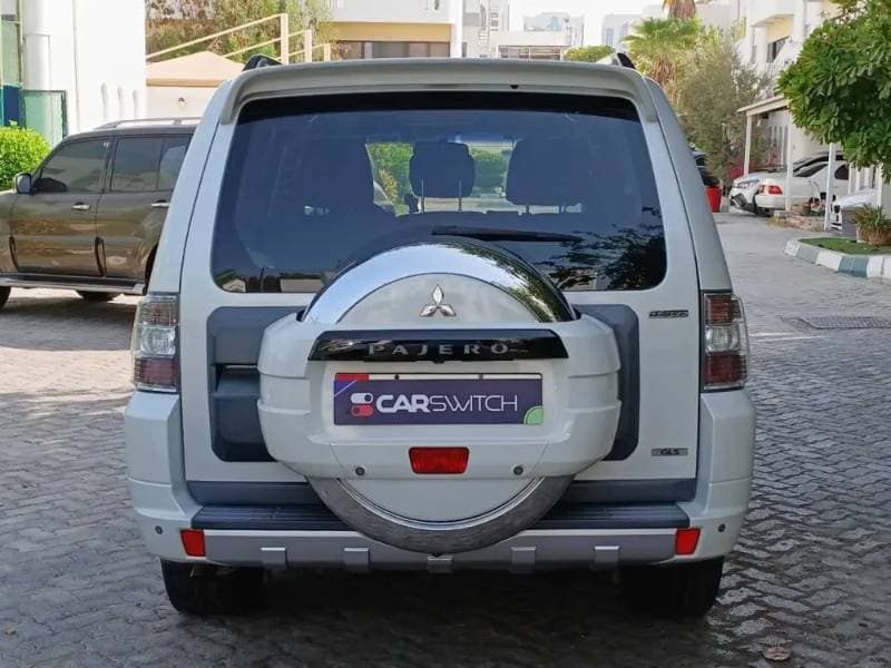 2014 Mitsubishi Pajero thumbnail 6