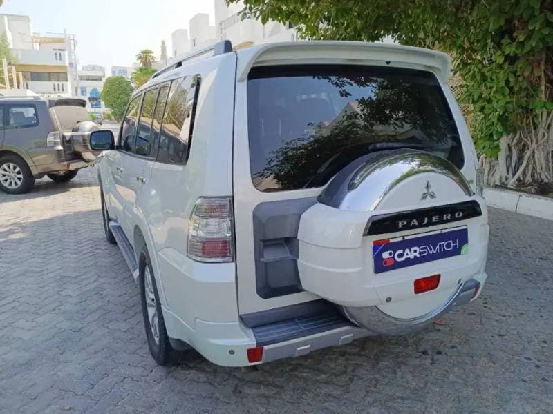 2014 Mitsubishi Pajero thumbnail 5