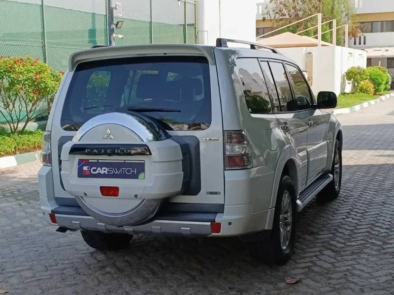 2014 Mitsubishi Pajero thumbnail 7