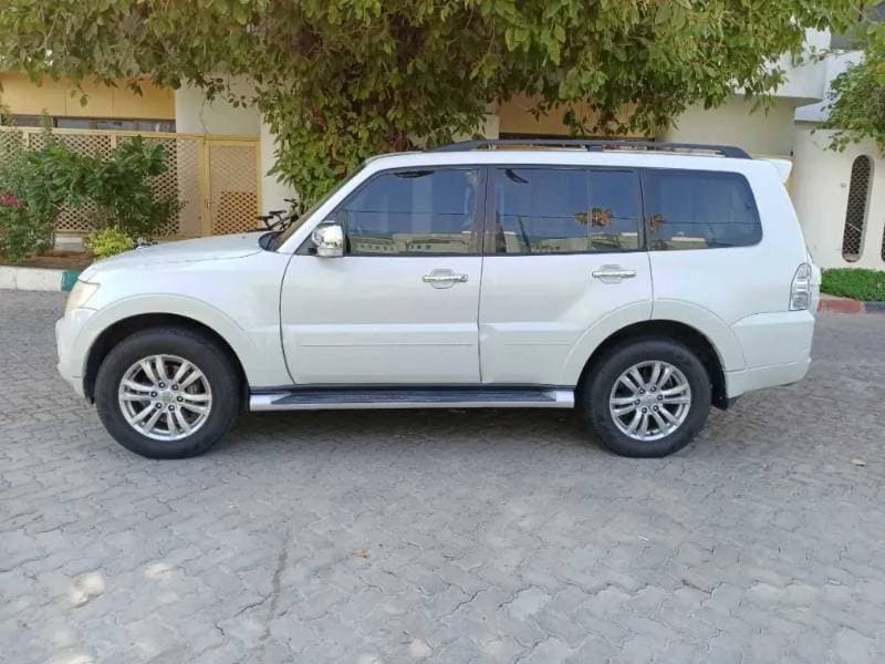 2014 Mitsubishi Pajero thumbnail 8