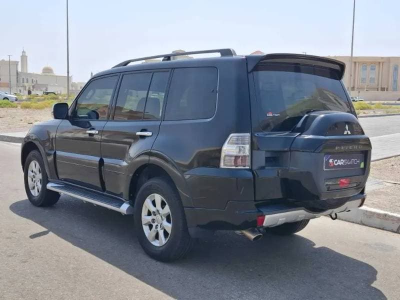 2017 Mitsubishi Pajero thumbnail 5