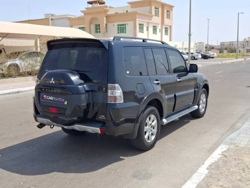2017 Mitsubishi Pajero thumbnail 7