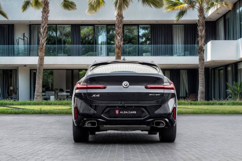 2023 BMW X4 thumbnail 4