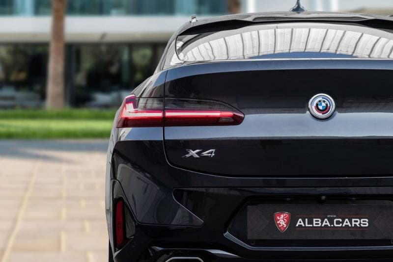 2023 BMW X4 thumbnail 5