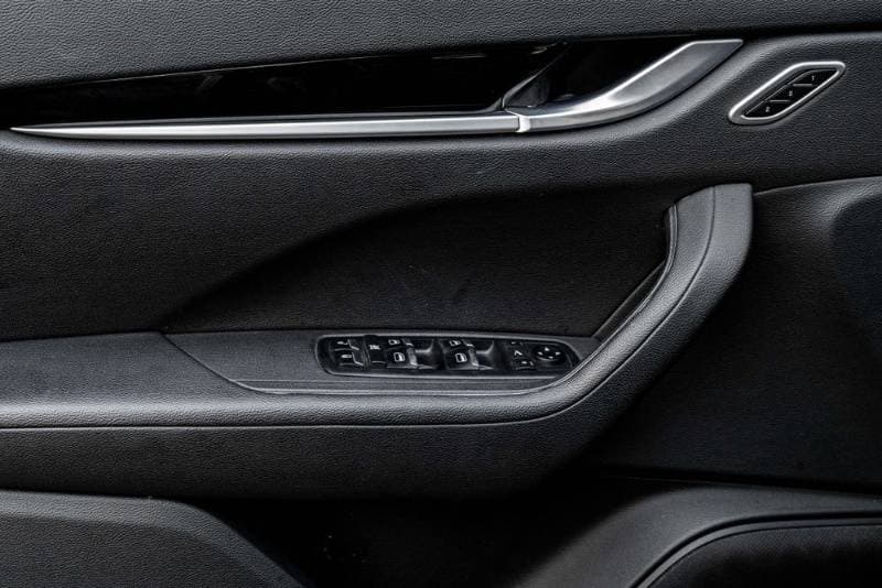 2021 Maserati Levante thumbnail 6