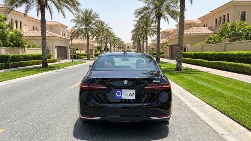 2024 BMW 5 Series thumbnail 3