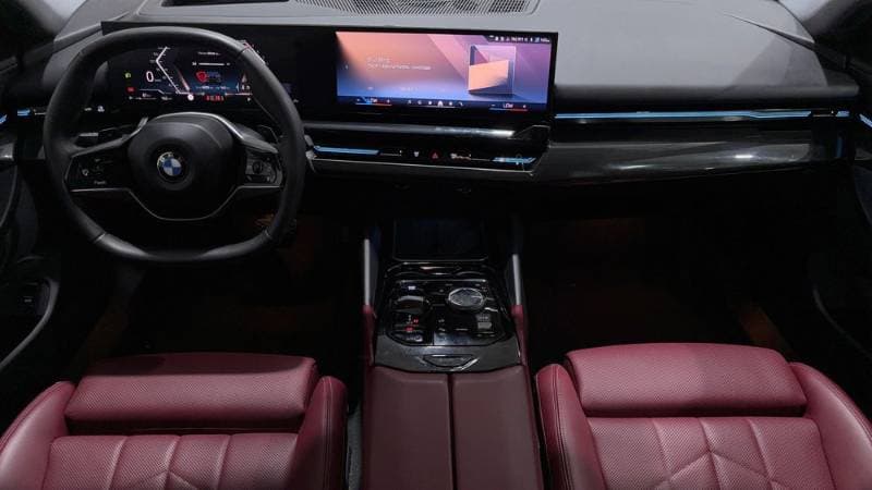 2024 BMW 5 Series thumbnail 6