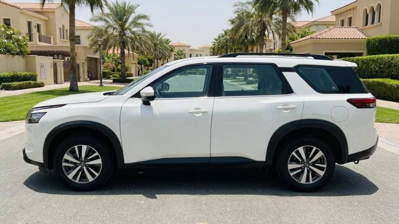 2024 Nissan Pathfinder thumbnail 3